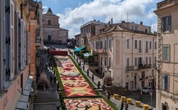 infiorata-2023-vista-dallalto_250x154_crop_478b24840a