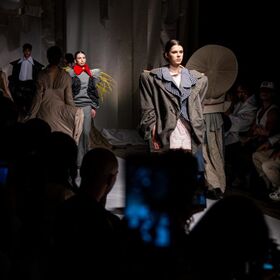 021-fashioninside-bg_280x280_crop_478b24840a