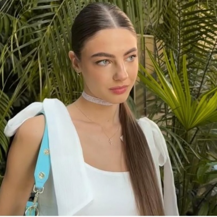 020-lora-nestorova-instagram-allure_700x700_crop_478b24840a