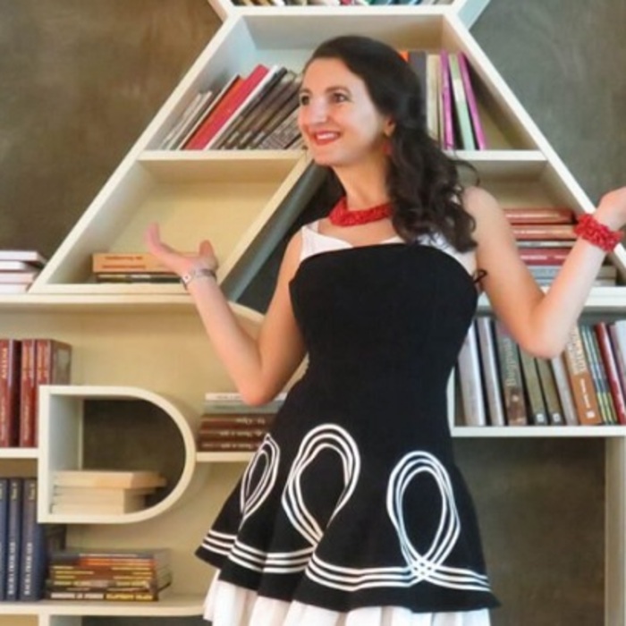 020-meg-konovska-dzhandeva-com_700x700_crop_478b24840a