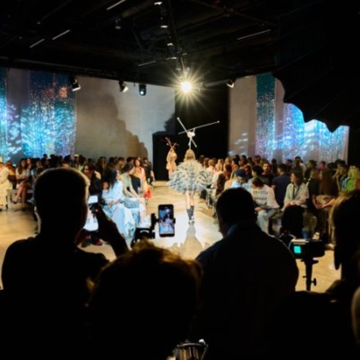 moda-sofia-fashioninside-bg_700x700_crop_478b24840a