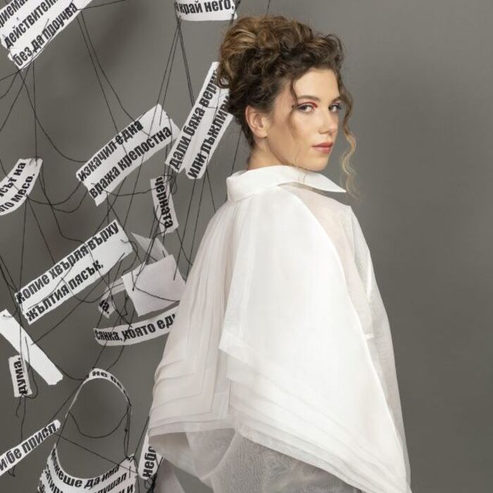 011-fashioninside-bg_700x700_crop_478b24840a