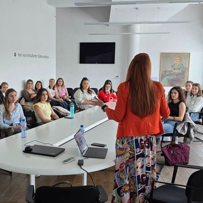 002-aidb-bg_700x700_crop_478b24840a