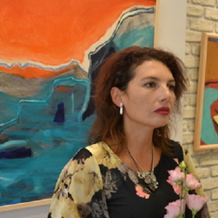 nina-ruseva-vupreki-com_700x700_crop_478b24840a