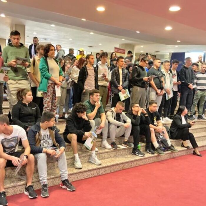 08-11-2023-studenti-3-750x536_700x700_crop_478b24840a